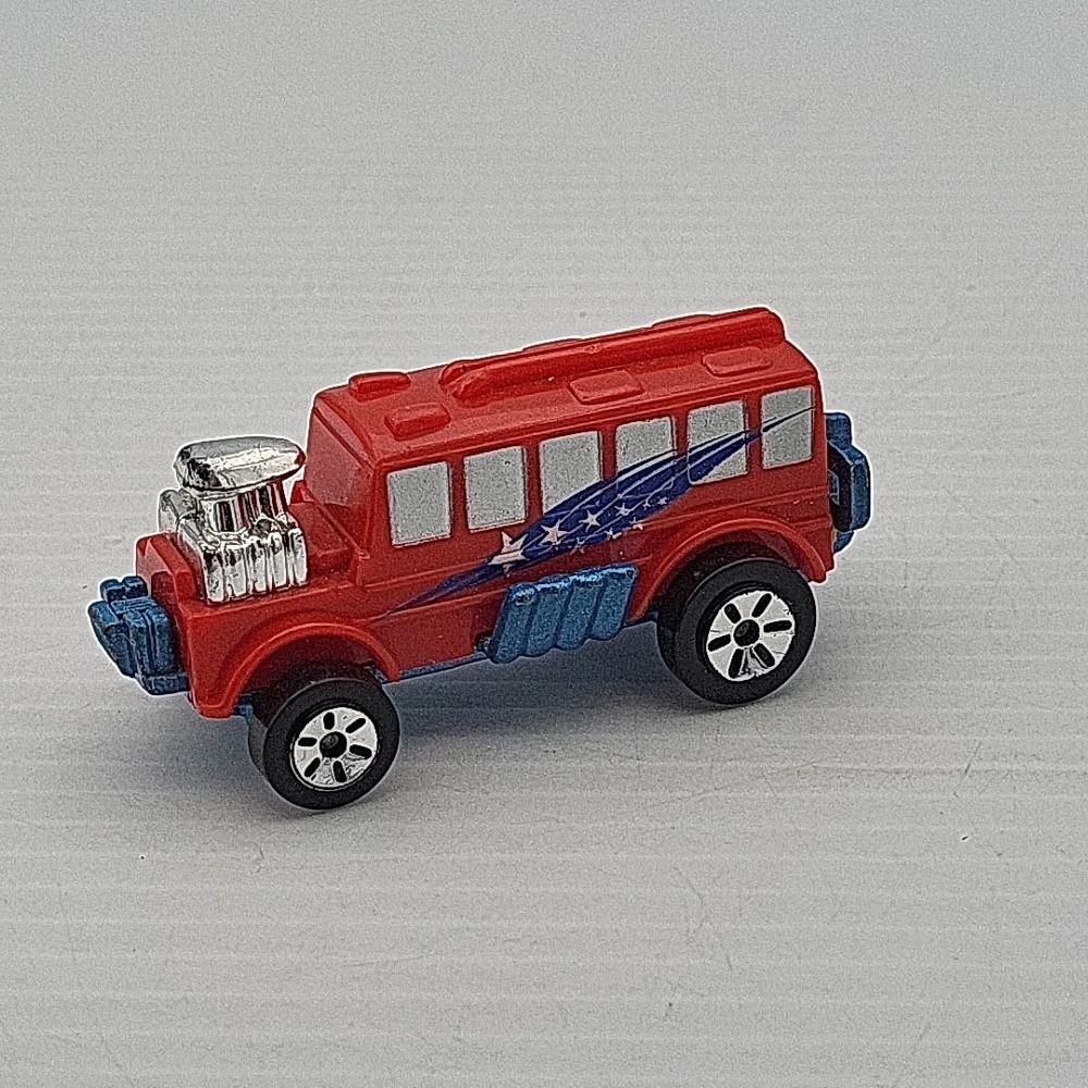 Maisto RWB Hot Rod Skool Bust Toy Car School Bus